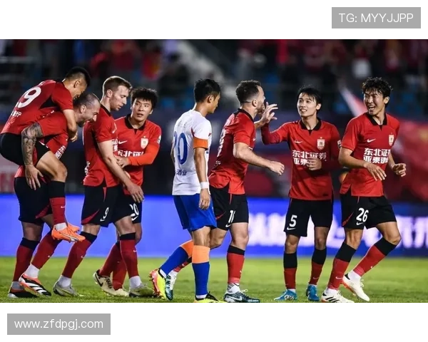 最后时刻U22国足角球争议鲍世蒙拔角旗杆遭黄牌处罚后幽默插回